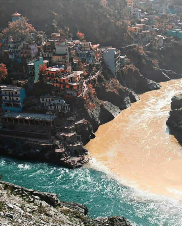 Deva prayÄga : The place where rivers Bhagirathi and Alakananda meet to form mainstream Ganges!