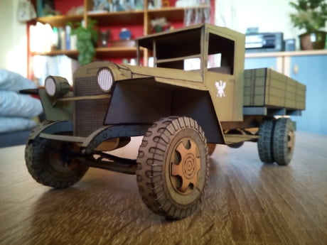 I make things out of paper. Zis-5 army truck 1:25 scale. 207 part. Rotating wheels and leaf springs. Hope you like it.
