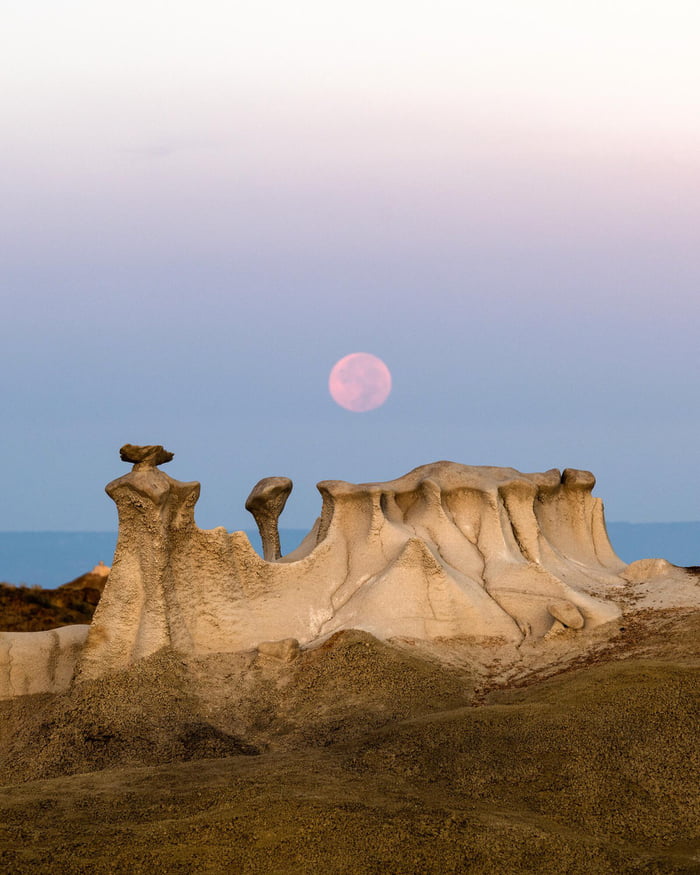 Moonset over the Bisti Badlands in New Mexico. One of the strangest landscapes I&rsquo;ve ever seen.