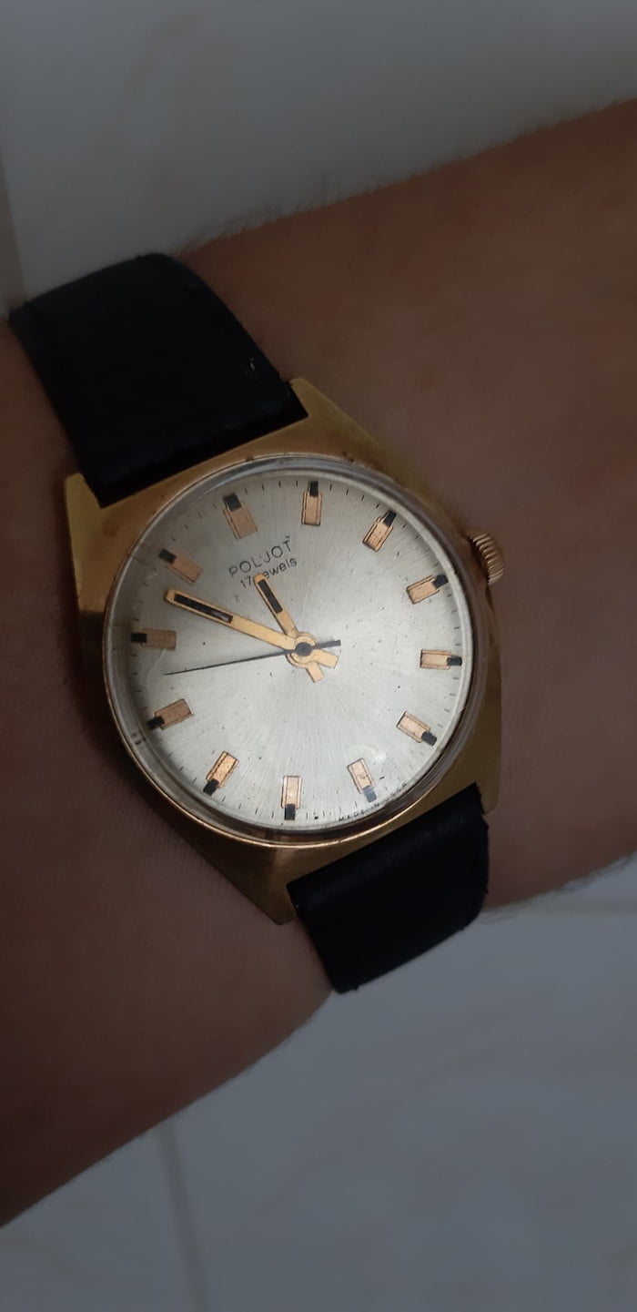 My great grandpa passed away a few monts ago and he leave me his favorite watch. I still miss the old guy but . his memory is stand with me.