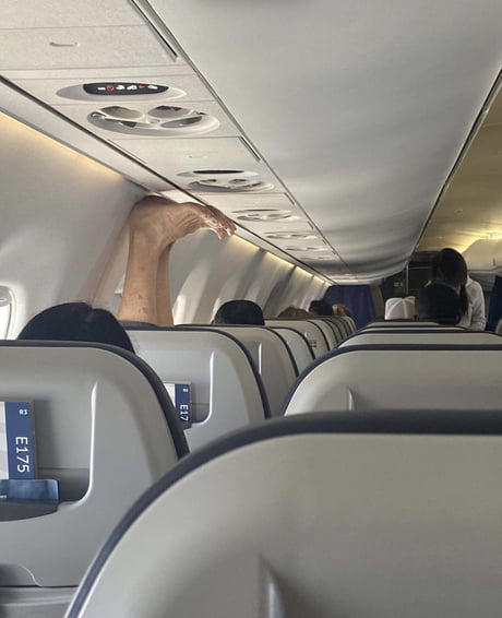 These type of people should be ban from every airline that exist in the world.