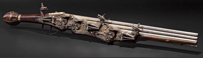 Triple barrel German wheel-lock pistol with a single trigger to fire each barrel individually. 1610.